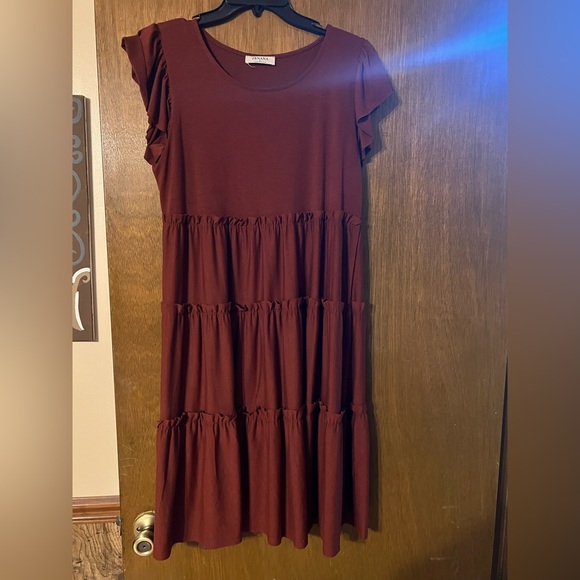 Zenana Outfitters Dresses & Skirts - Zenana Outfitters Burgundy Tiered Maxi Dress